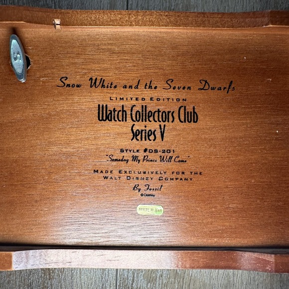 Disney Watch Collectors Club‎ Series V Snow White By Fossil W/music Box #3049 main image 5
